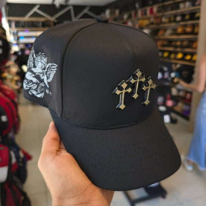 Gorra 3 Cruces Premium Bordada con Placa Metálica Ajustable