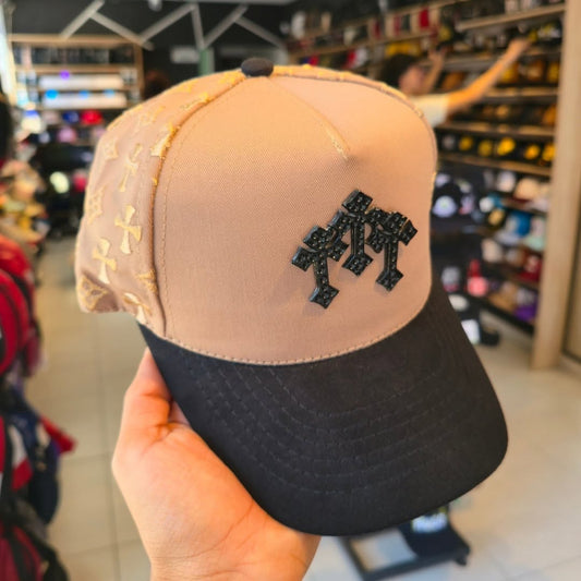 Gorra 3 Cruces Premium Bordada con Placa Metálica Ajustable